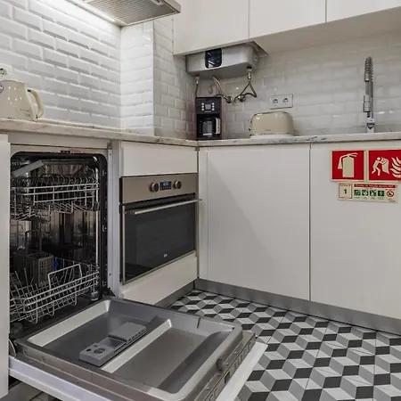 Modern In Bairro Alto By Lovelystay Apartman Lisboa
